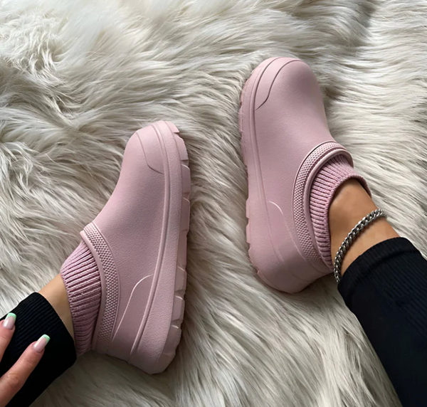 COMFY SOCK CLOGS